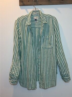 Universal thread medium relaxed fit button up